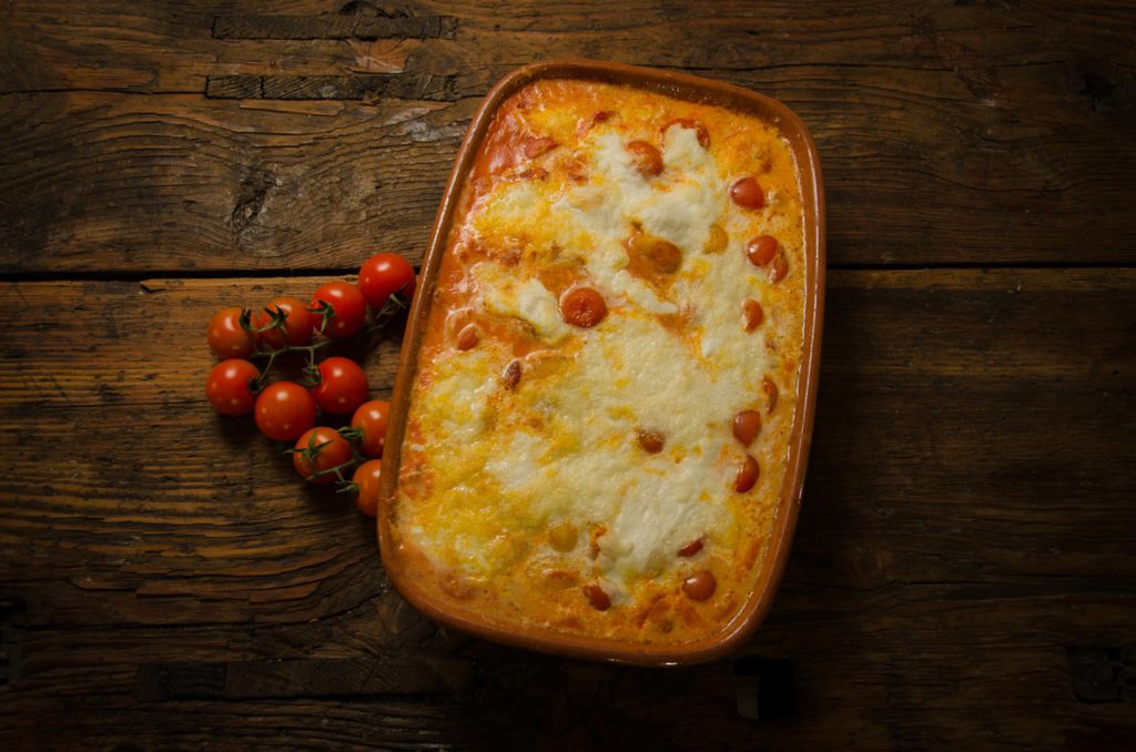 Gnocchi met spek, tomatensaus en mozzarella