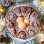 Kerst cinnamon buns met sinaasappel en steranijs