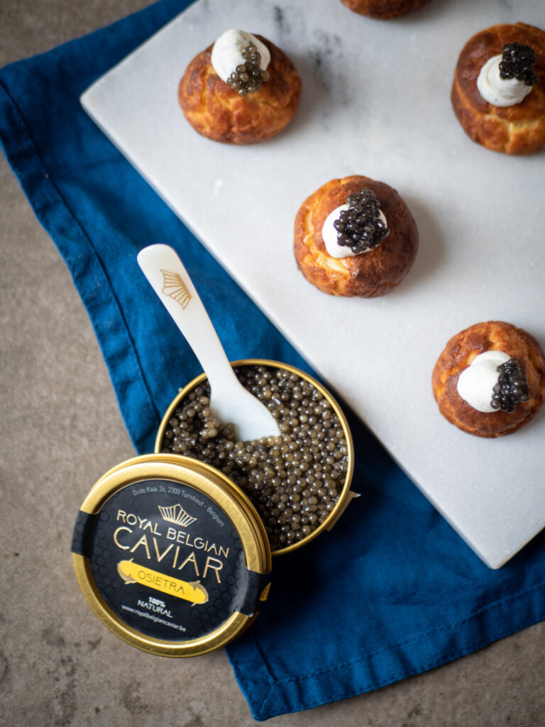 Kaassoesjes met zure room en Royal Belgian Caviar